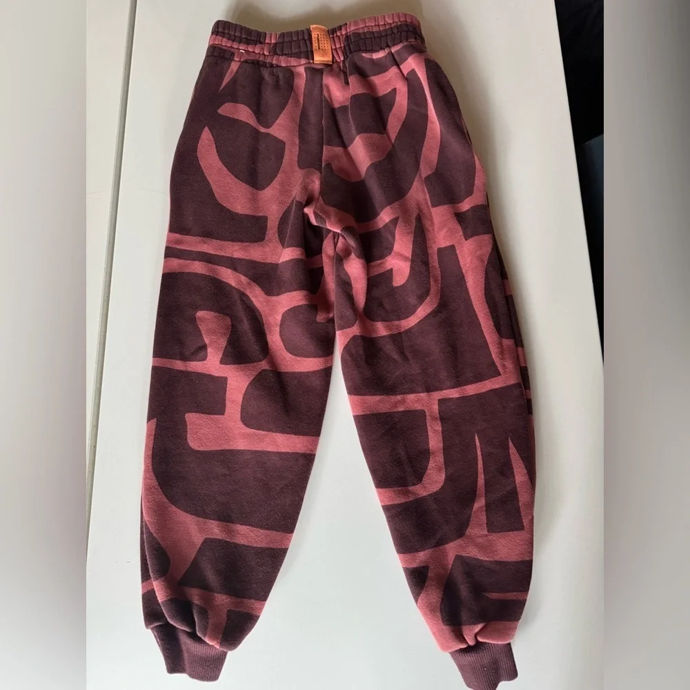 Nike A.I.R. (Artist In Residence) Kids' Cody Hudson Joggers in maroon Flyease